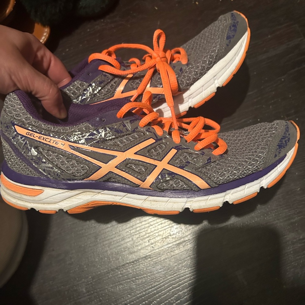Women’s Size 7 ASICS